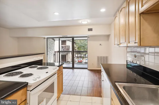 $2,250 | 2255 Castle Rock Square, Unit 21C, Reston, VA 20191