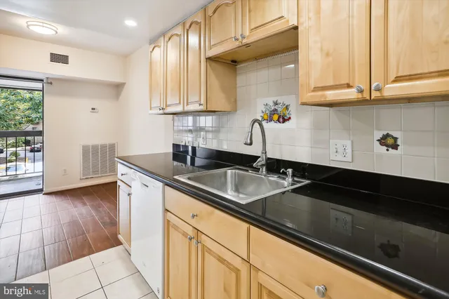 $2,250 | 2255 Castle Rock Square, Unit 21C, Reston, VA 20191