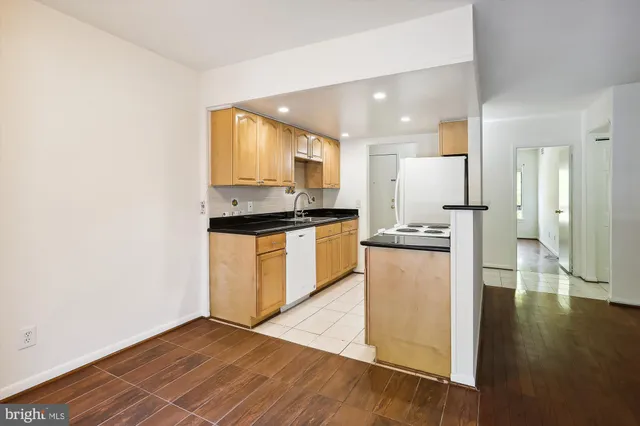 $2,250 | 2255 Castle Rock Square, Unit 21C, Reston, VA 20191