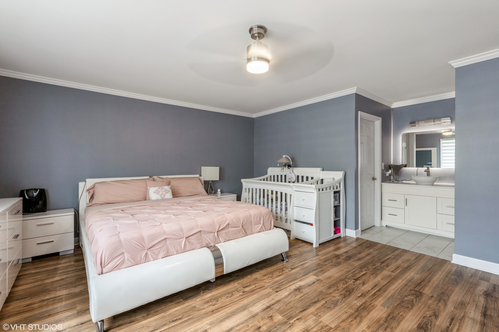 232 Stanhope Drive, Unit C Willowbrook, IL 60527 - Photo 6 of 12 a bedroom with a bed and a view of kitchen