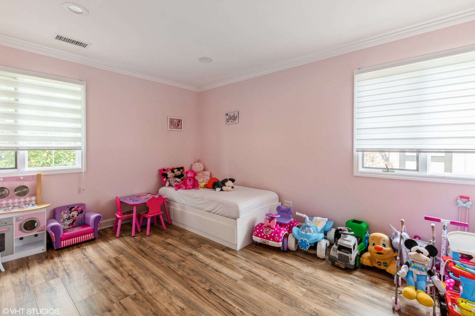 232 Stanhope Drive, Unit C Willowbrook, IL 60527 - Photo 9 of 12 a bedroom with furniture and a window