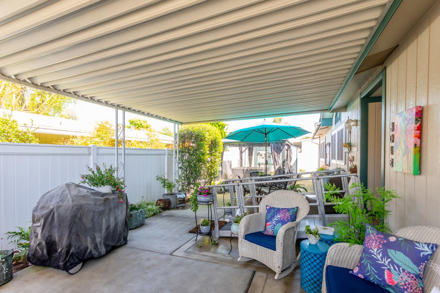 8701 Highway 41, Unit 52 Fresno, CA 93720 - Photo 18 of 66 a patio with table and chairs and potted plants