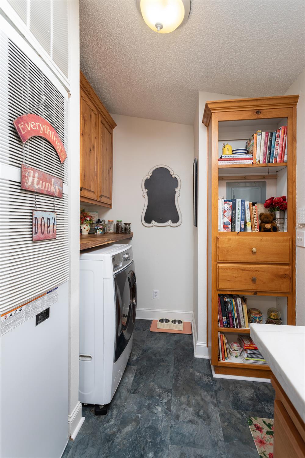 8701 Highway 41, Unit 52 Fresno, CA 93720 - Photo 64 of 66 a utility room with dryer and washer