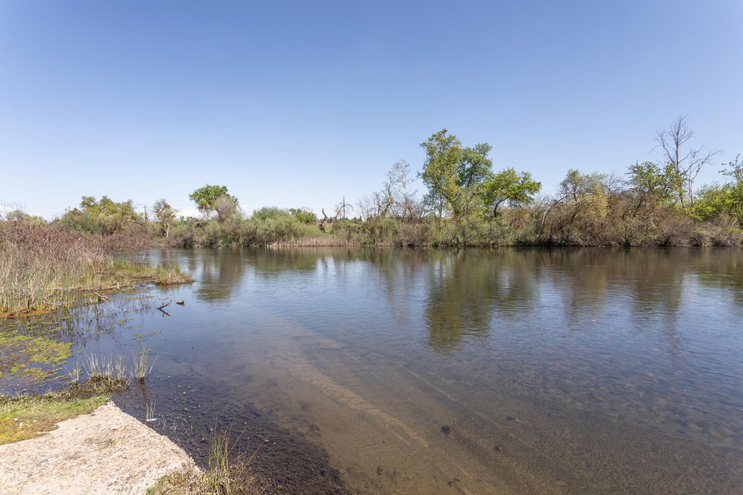 8701 Highway 41, Unit 52 Fresno, CA 93720 - Photo 9 of 66 a view of a lake with houses