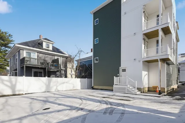 $325,000 | 8 Vine Street, Unit 1, Haverhill, MA 01830