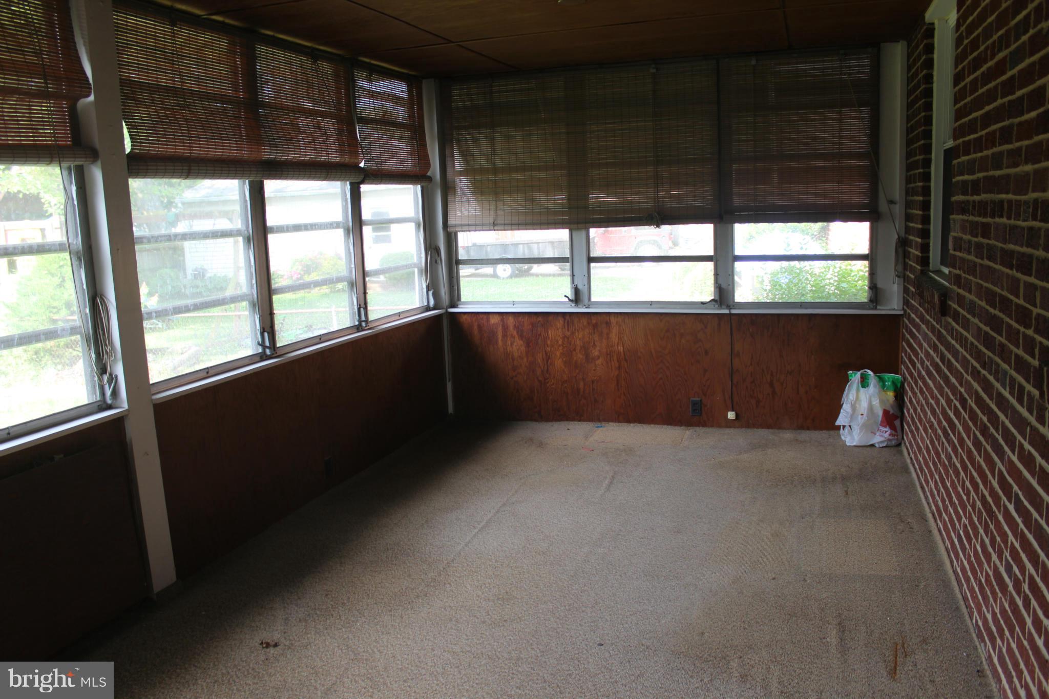 Sunroom with Windows & Screens