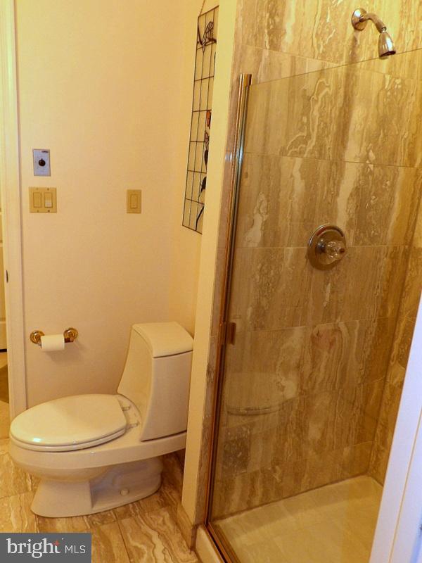 3801 Canterbury Road, Unit 803 Baltimore, MD 21218 - Photo 14 of 33 2nd Bathroom - Full Shower