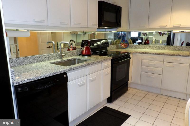 3801 Canterbury Road, Unit 803 Baltimore, MD 21218 - Photo 4 of 33 Kitchen