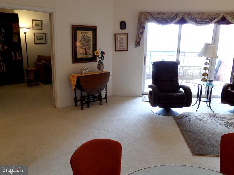 3801 Canterbury Road, Unit 803 Baltimore, MD 21218 - Photo 9 of 33 Living Room
