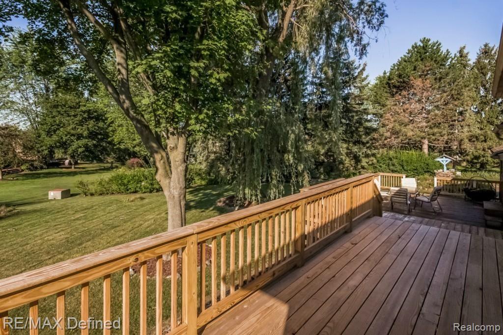 849 Dumont Place Rochester, MI 48307 - Photo 40 of 50 042-Deck-1953348-medium.jpg
