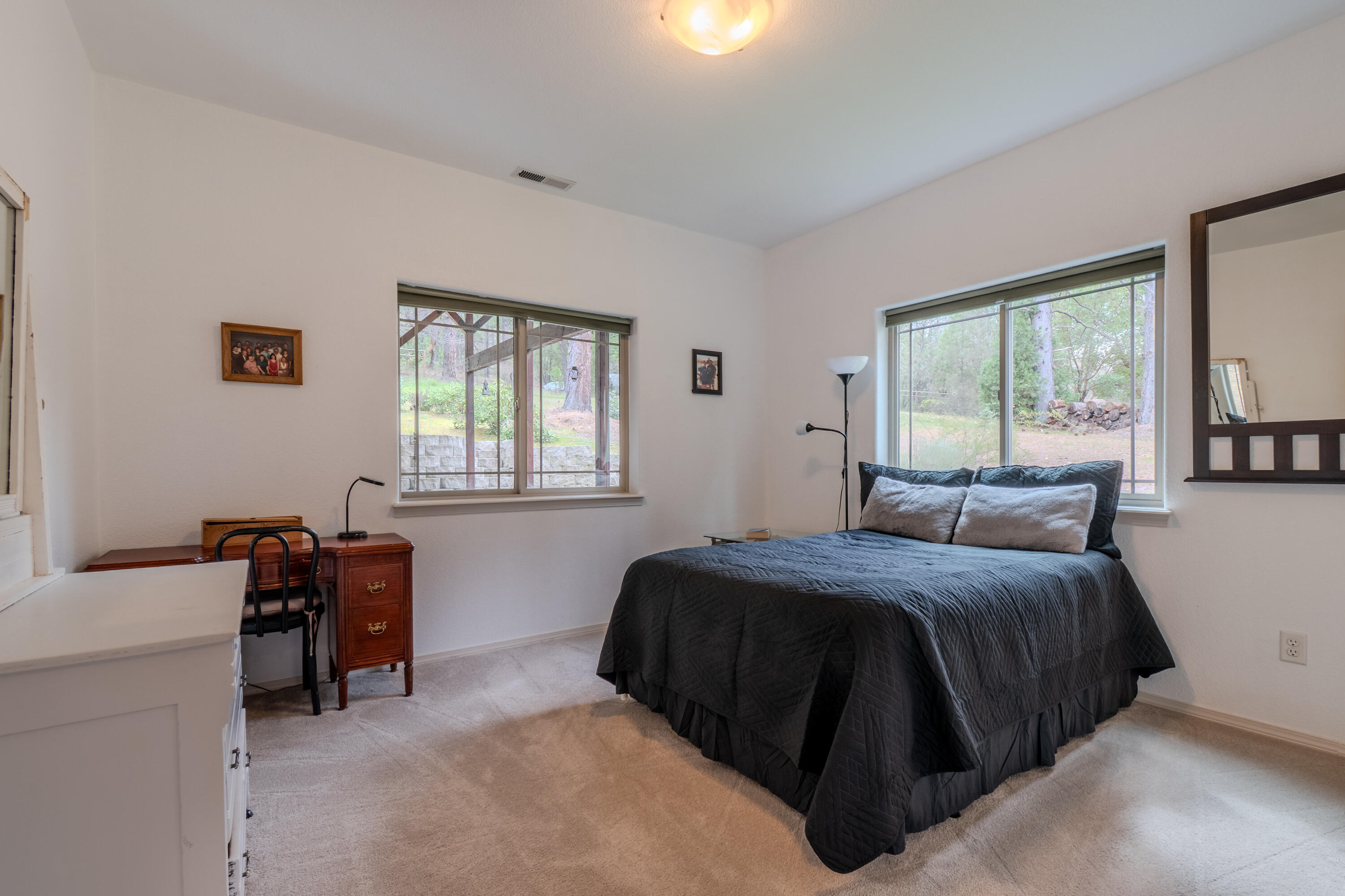4728 East Evans Creek Road Rogue River, OR 97537 - Photo 20 of 40 2nd bedroom