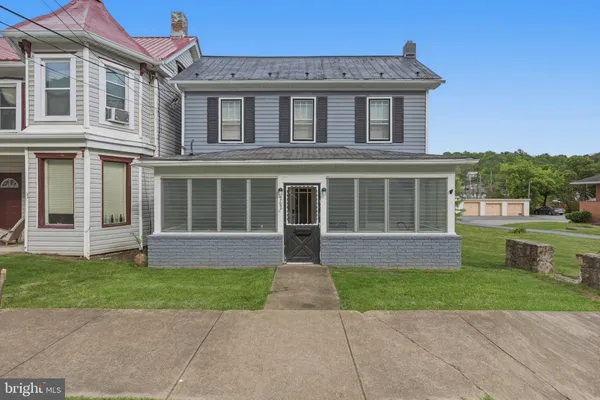 $269,999 | 262 North Washington Street, Berkeley Springs, WV 25411