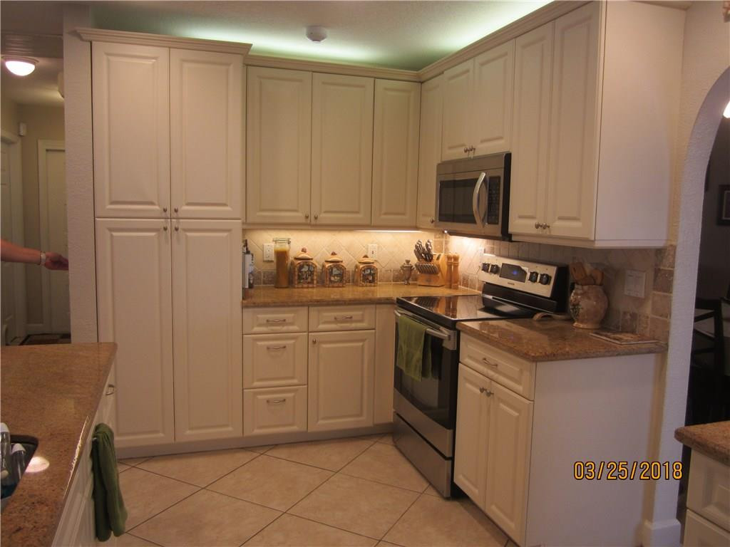 17754 Woodview Terrace Boca Raton, FL 33487 - Photo 7 of 38 Photo 7