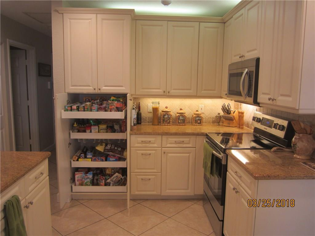 17754 Woodview Terrace Boca Raton, FL 33487 - Photo 8 of 38 Photo 8