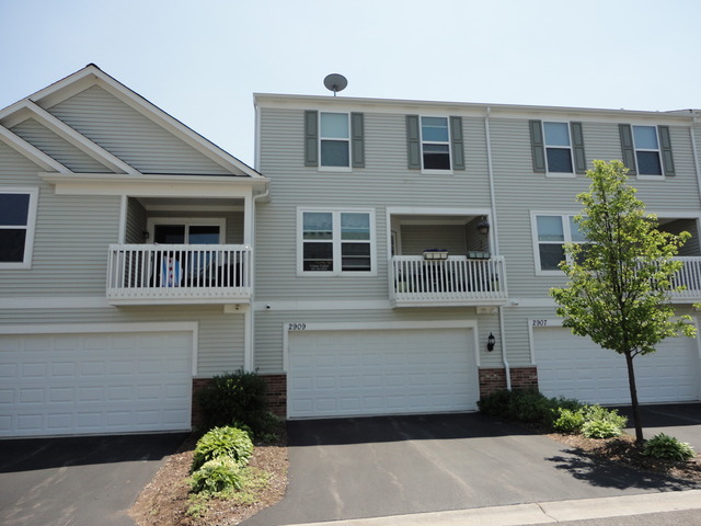2909 Neubauer Circle Lindenhurst, IL 60046 - Photo 4 of 16