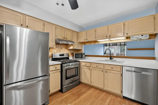 $322,500 | 1176 Talbots Lane, Elk Grove Village, IL 60007