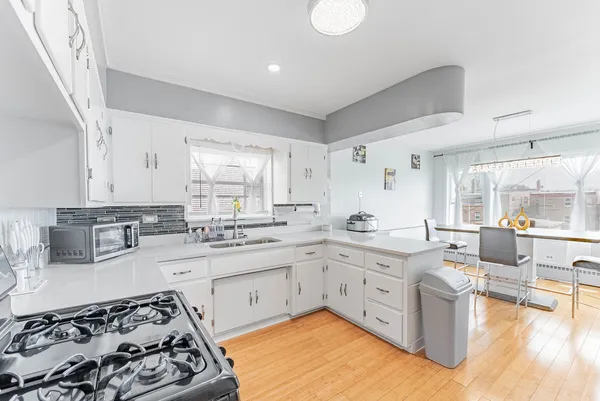 $570,000 | 1811 Kenilworth Avenue, Berwyn, IL 60402