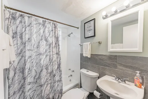 $570,000 | 1811 Kenilworth Avenue, Berwyn, IL 60402