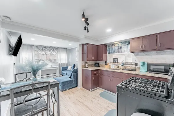 $570,000 | 1811 Kenilworth Avenue, Berwyn, IL 60402