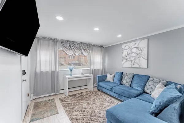 $570,000 | 1811 Kenilworth Avenue, Berwyn, IL 60402