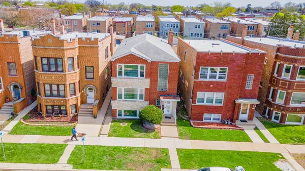 $570,000 | 1811 Kenilworth Avenue, Berwyn, IL 60402