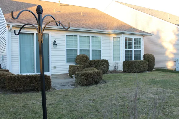 $2,400 | 13455 Nealy Road, Huntley, IL 60142