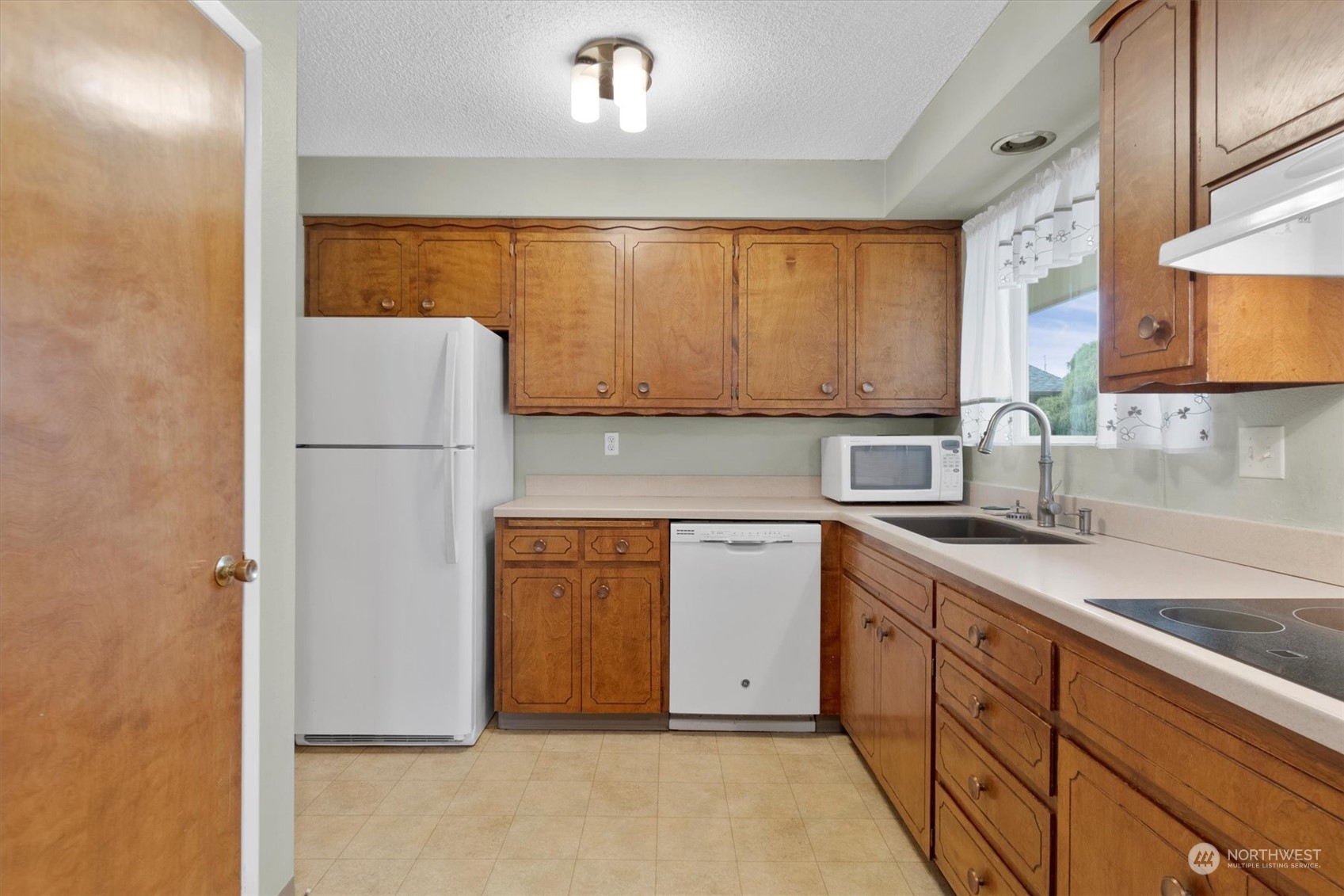 3237 Maple Street Longview, WA 98632 - Photo 10 of 36 Gallery Image 10