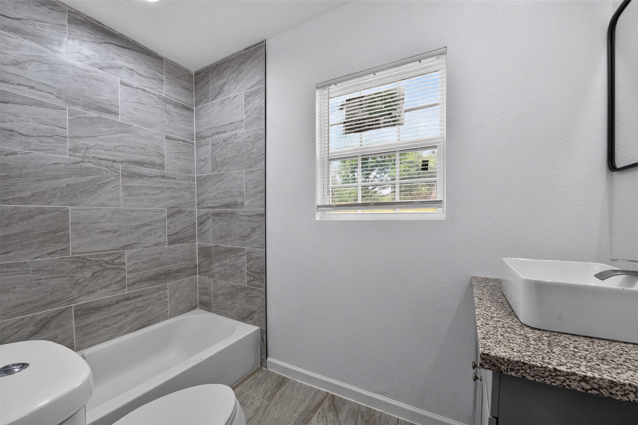 3438 Bacon Street Houston, TX 77021 - Photo 25 of 32 Guest Room Bath