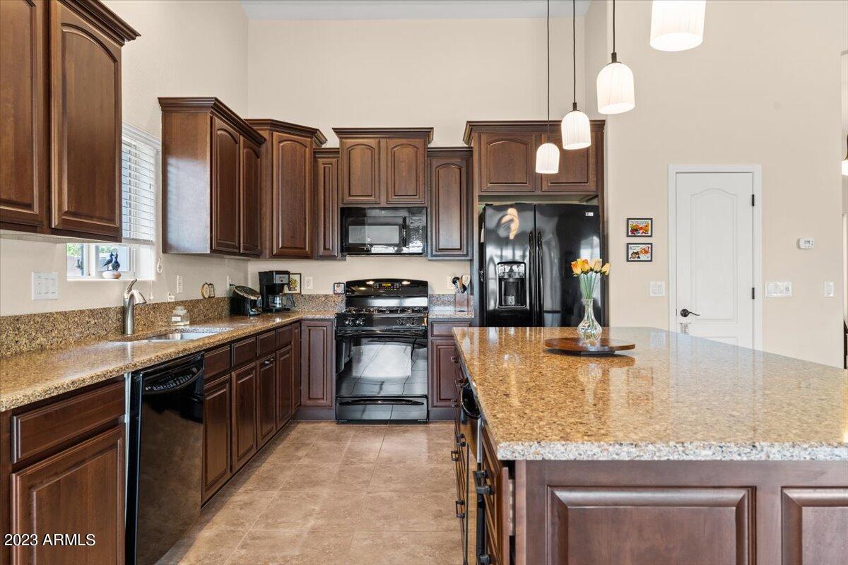 4037 East Hashknife Road Phoenix, AZ 85050 - Photo 11 of 35 11-Kitchen