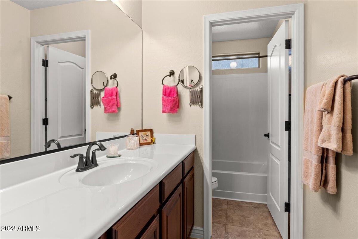 4037 East Hashknife Road Phoenix, AZ 85050 - Photo 13 of 35 13-Bathroom