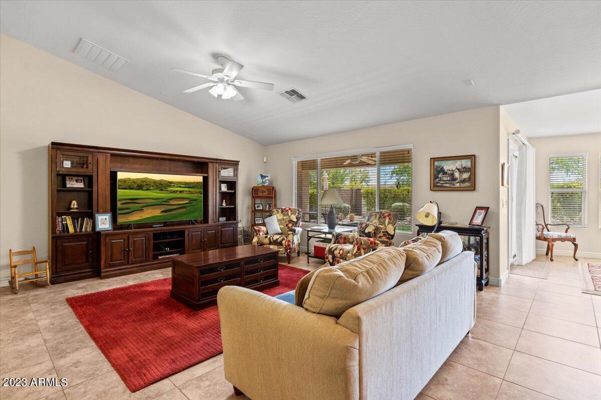 4037 East Hashknife Road Phoenix, AZ 85050 - Photo 5 of 35 05-Living Room