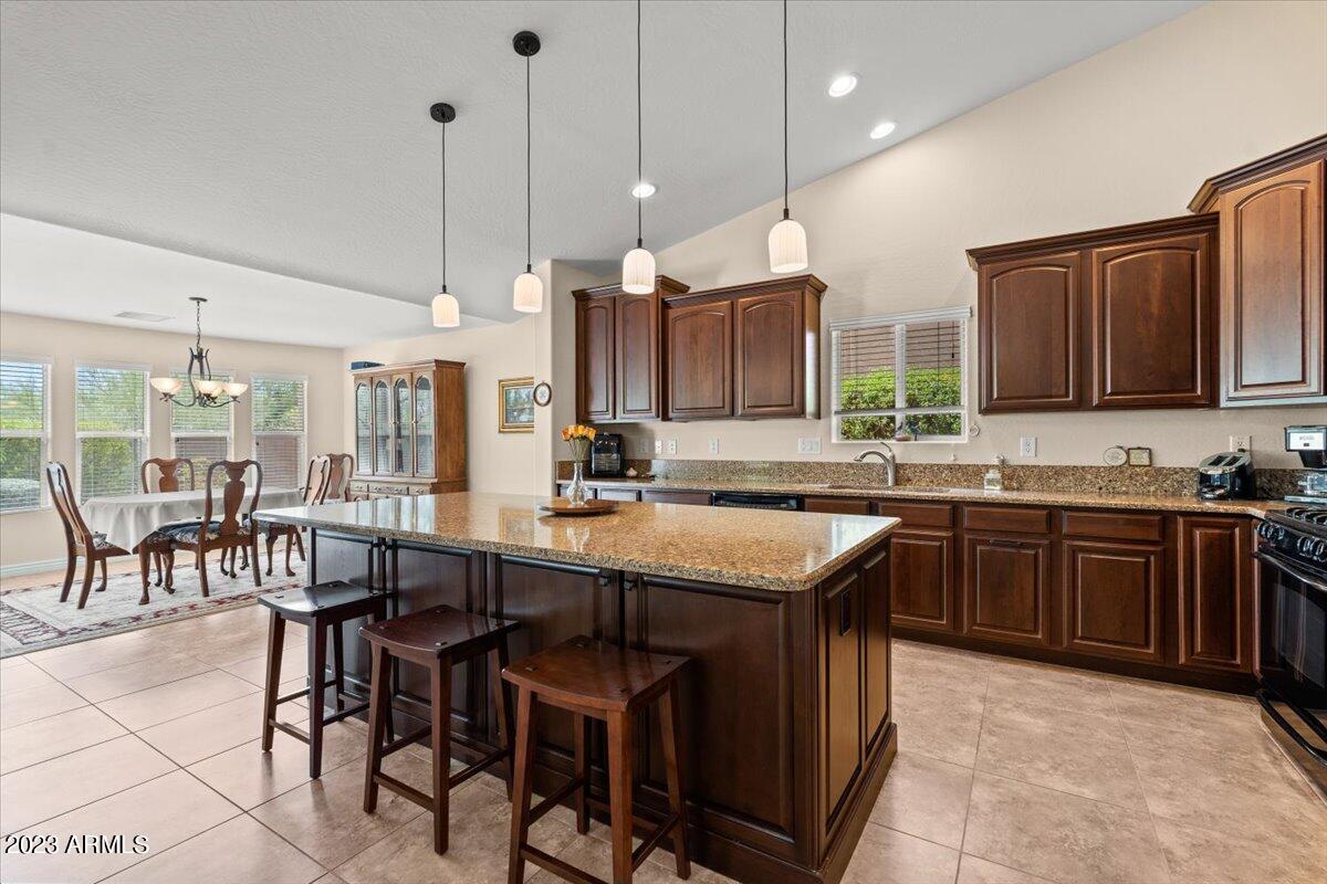 4037 East Hashknife Road Phoenix, AZ 85050 - Photo 8 of 35 08-Kitchen