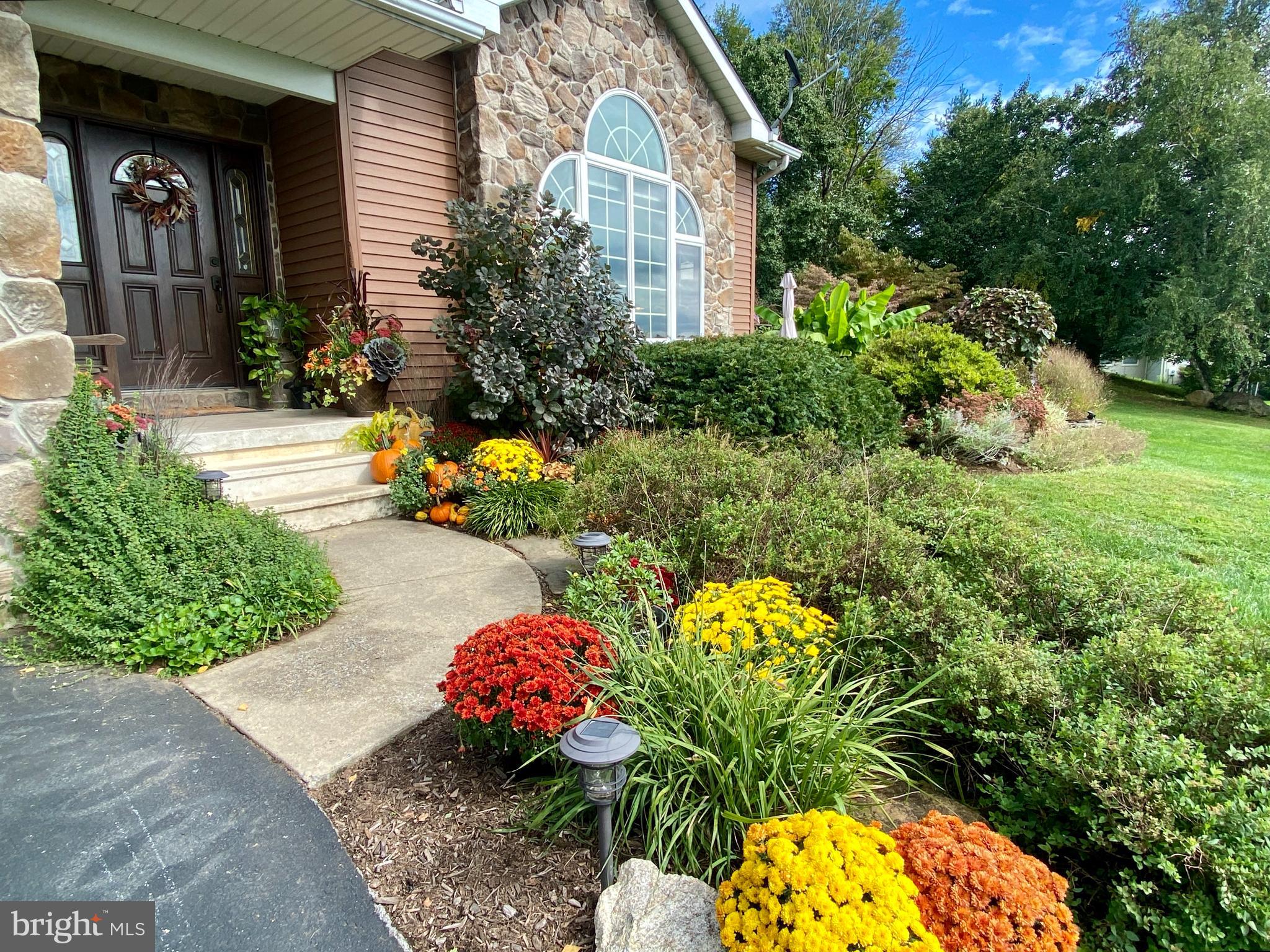 25 Lenape Road Barto, PA 19504 - Photo 7 of 47 Landscaped Entry