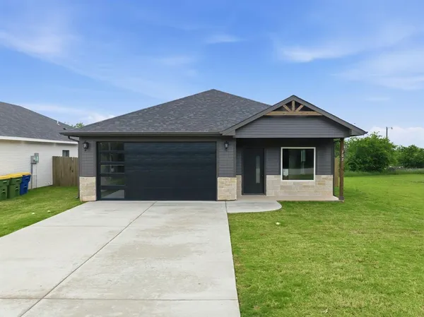 $273,000 | 702 South Ivy Street, Hillsboro, TX 76645