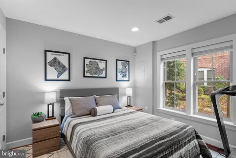 $945,000 | 2503 South Kenmore Court, Arlington, VA 22206