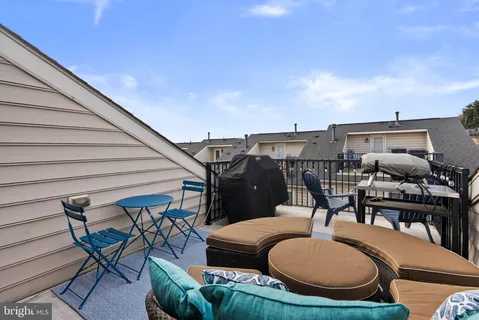 $945,000 | 2503 South Kenmore Court, Arlington, VA 22206