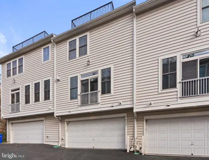 $945,000 | 2503 South Kenmore Court, Arlington, VA 22206