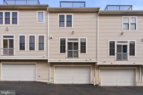 $945,000 | 2503 South Kenmore Court, Arlington, VA 22206