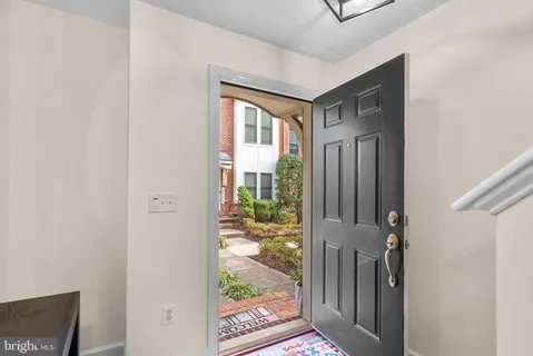 $945,000 | 2503 South Kenmore Court, Arlington, VA 22206