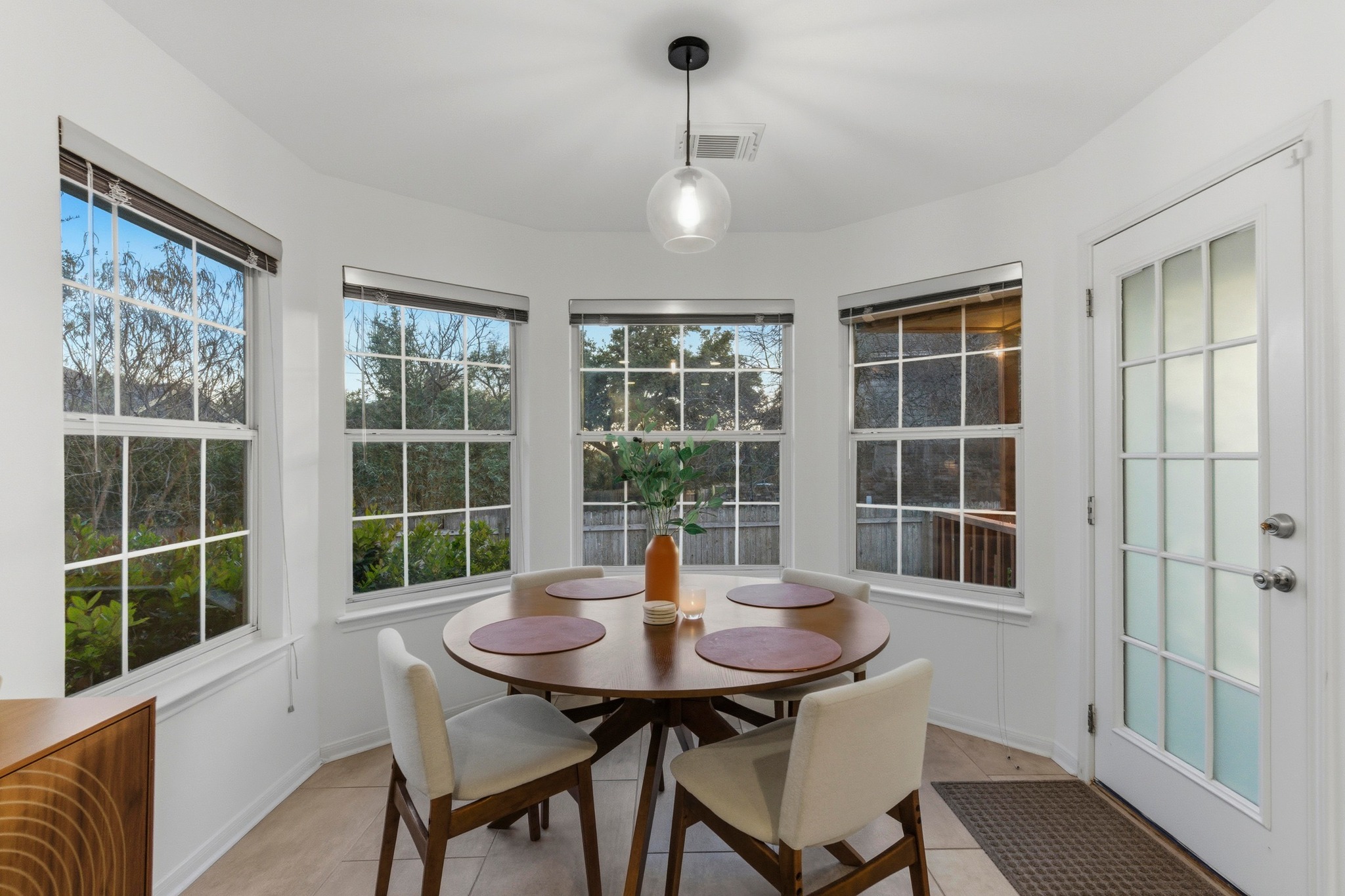 6925 Auckland Drive Austin, TX 78749 - Photo 12 of 29 As evening falls, settle into a cozy dinner in this panoramic nook.