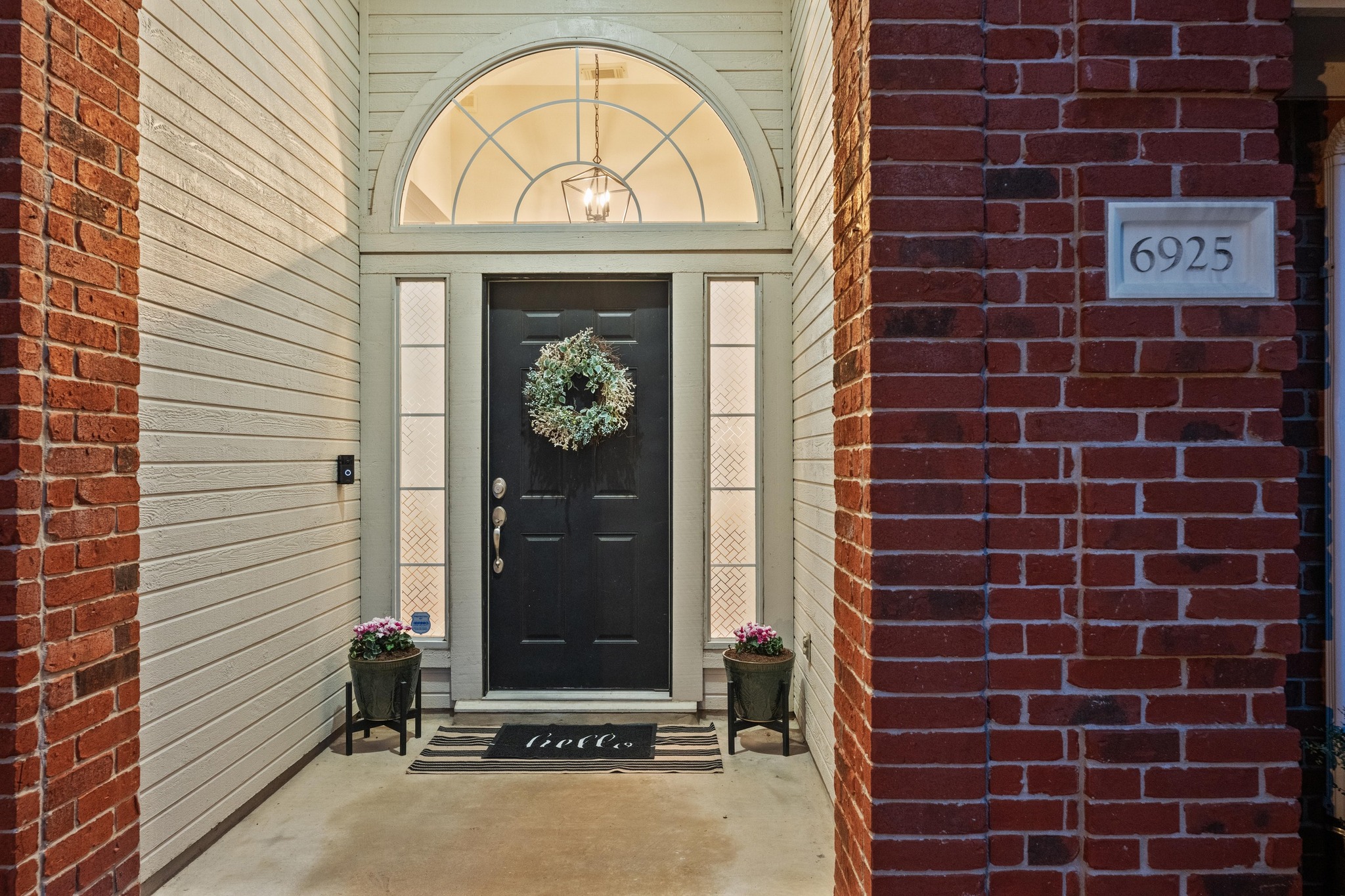 6925 Auckland Drive Austin, TX 78749 - Photo 3 of 29 Come on in!