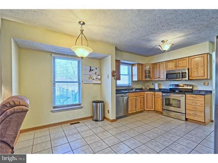 305 Glasgow Road Williamstown, NJ 08094 - Photo 8 of 24 Kitchen