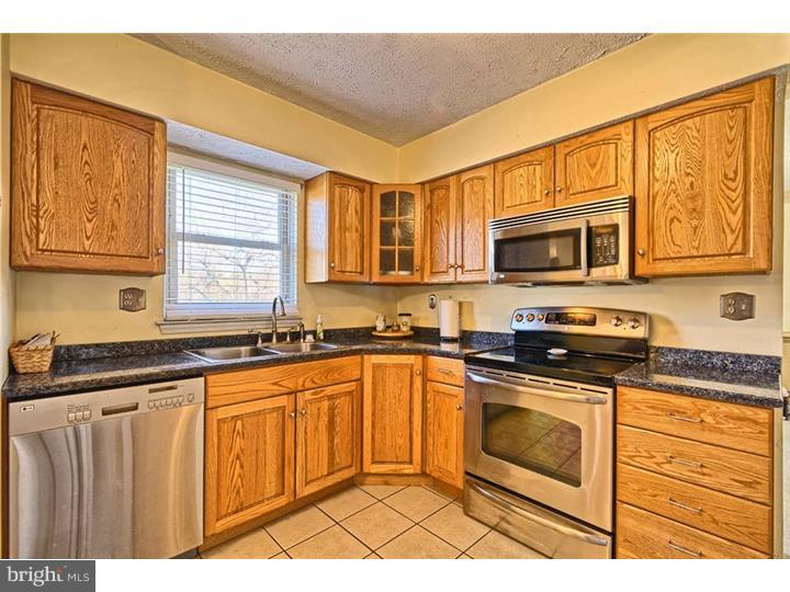 305 Glasgow Road Williamstown, NJ 08094 - Photo 9 of 24 Kitchen