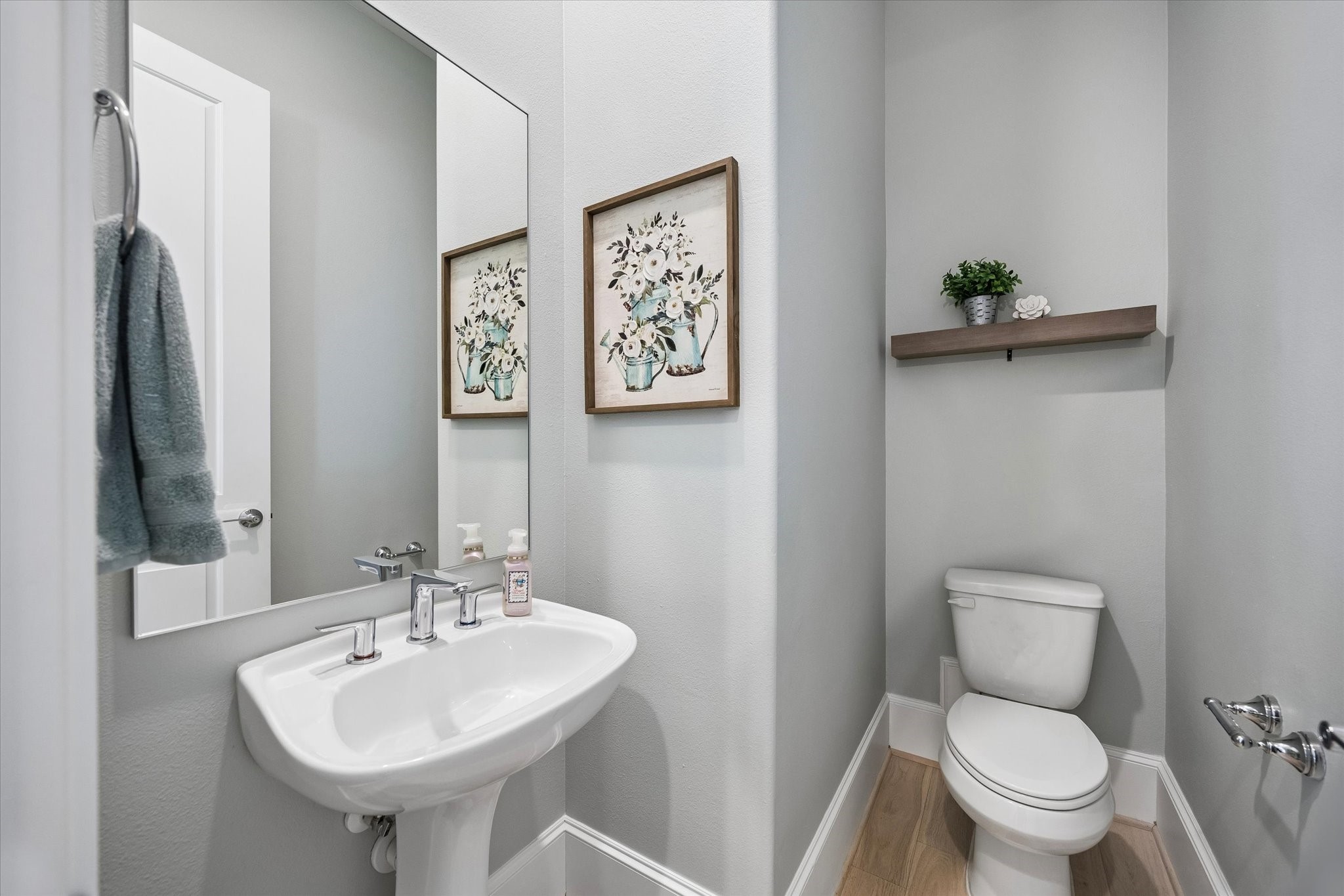 3312 West 12th Street Houston, TX 77008 - Photo 14 of 25 Second floor half bath.