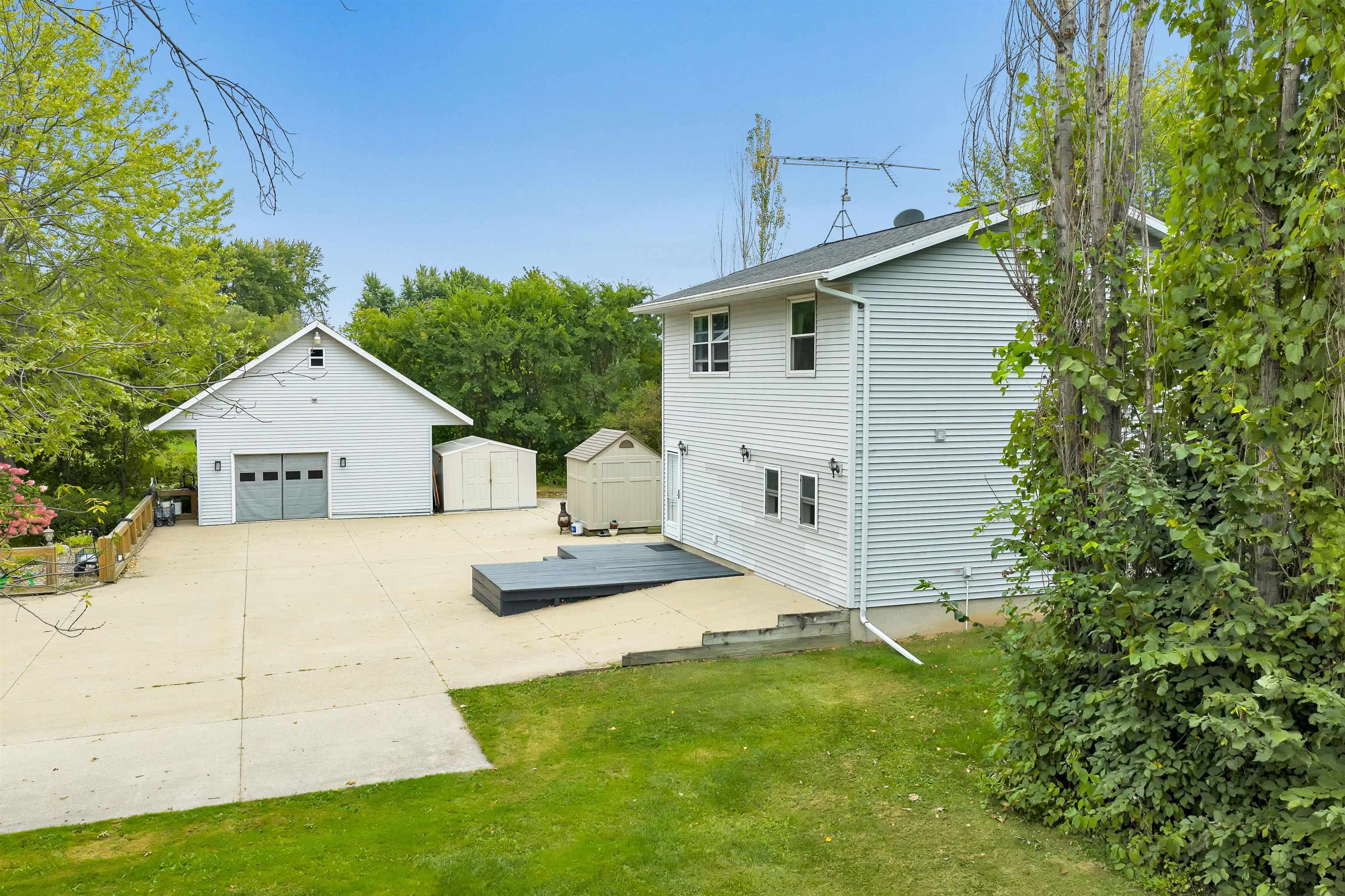 W350 County Rd H Fremont, WI 54940 - Photo 1 of 55