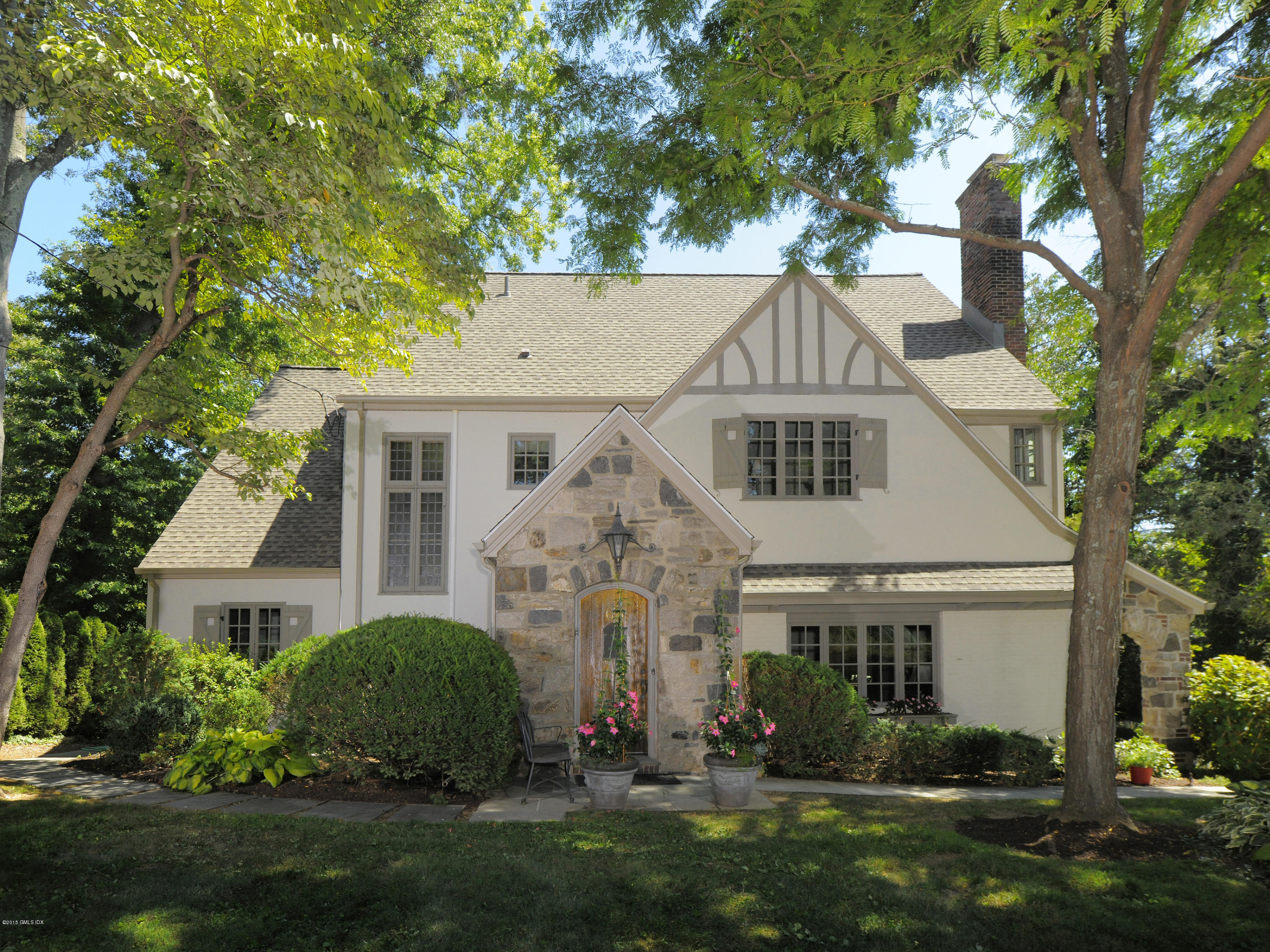 front view of house with a yard