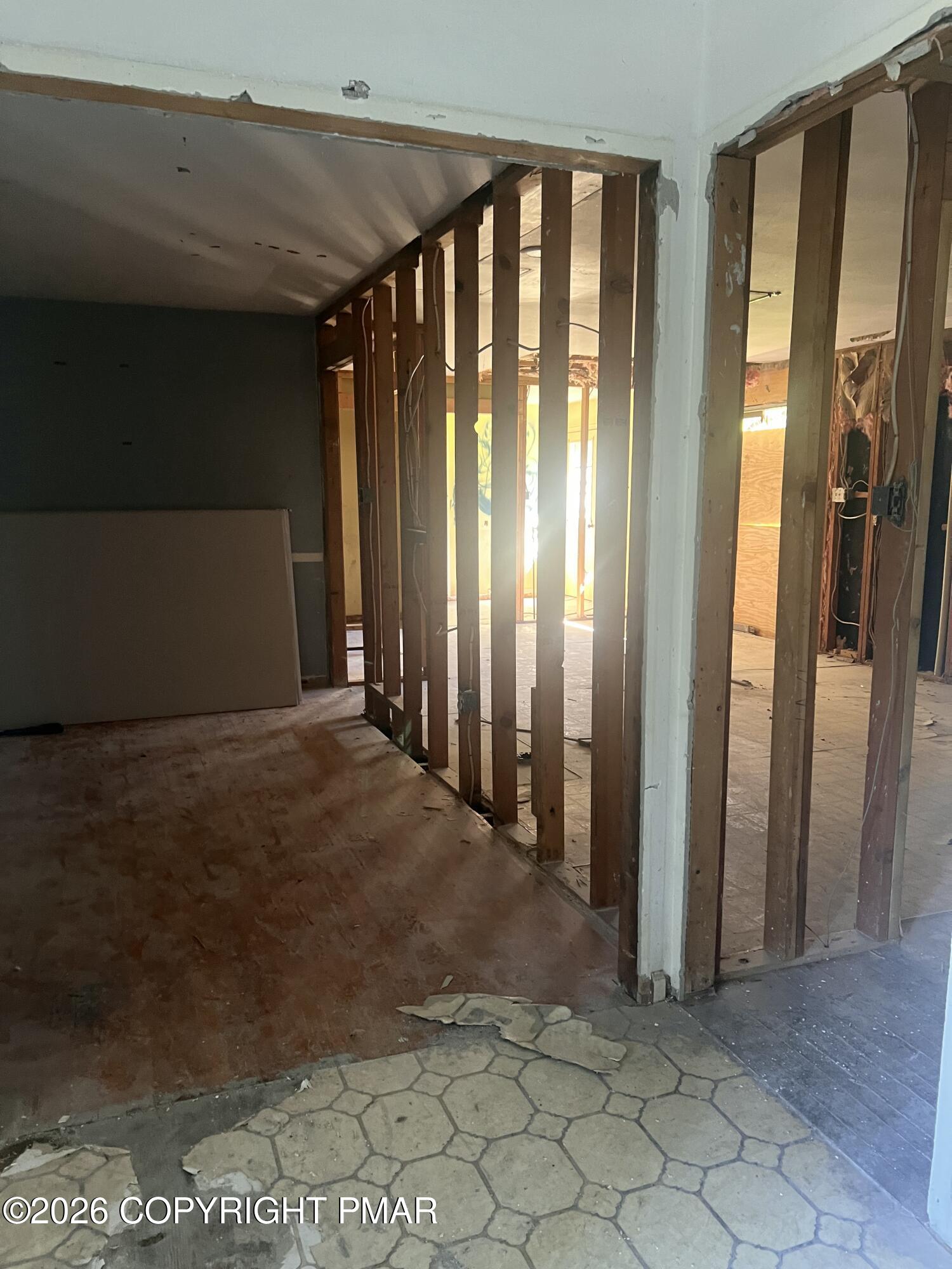 199 Highland Road East Stroudsburg, PA 18301 - Photo 5 of 20 entry & dining room