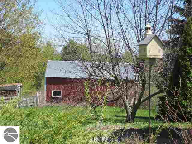 18160 Center Road Traverse City, MI 49686 - Photo 3 of 28 1745549-2.JPG