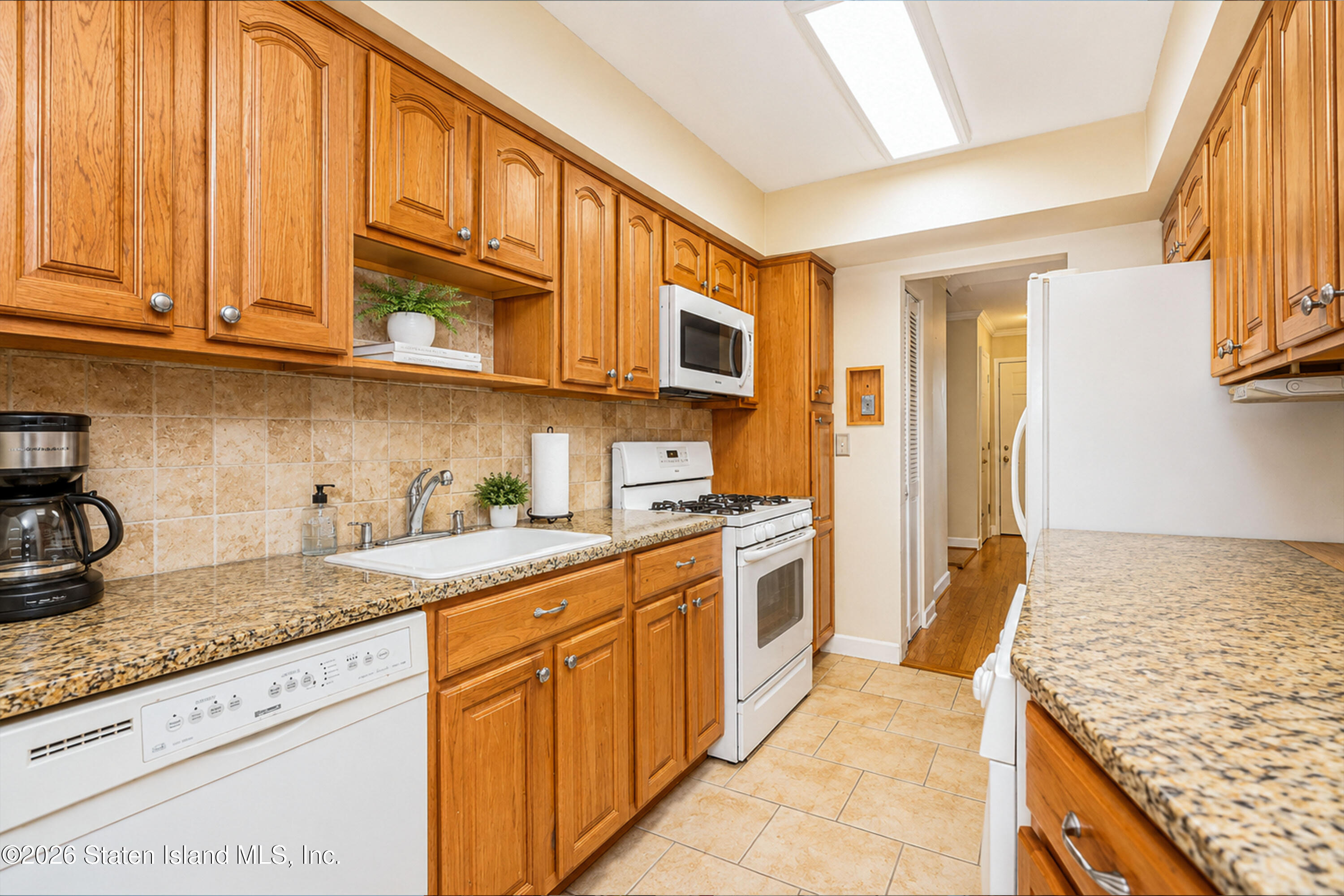 5 Redwood Loop Staten Island, NY 10309 - Photo 11 of 33 11