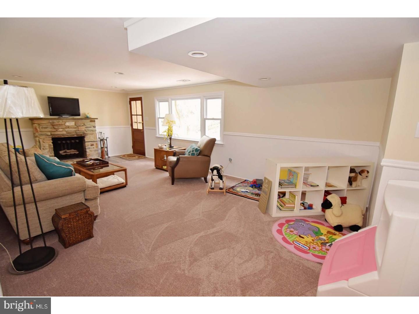 354 Andrew Road Huntingdon Valley, PA 19006 - Photo 10 of 25 Family Room
